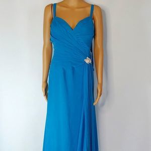 (17) NWT Faviana A-line and V-Neck Formal Gown in Blue